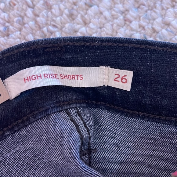 Levi’s High Rise Shorts - Picture 3 of 3